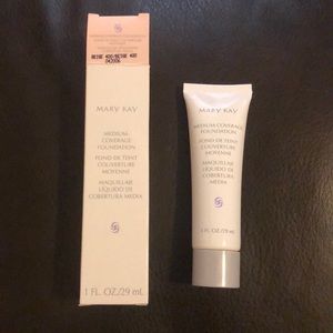 Mary Kay Medium Coverage Foundation - Beige 400